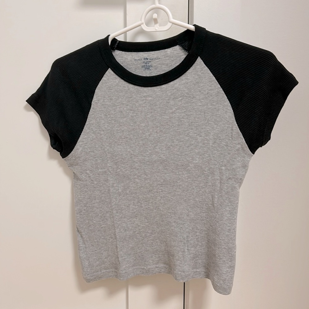 brandy melville shirt ( excellent condition)